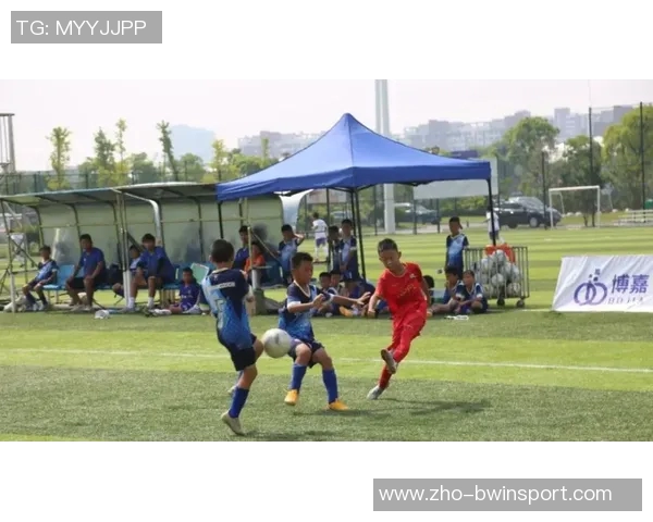 精彩足球比赛直播全程跟踪分析助你掌握赛场动态与精彩瞬间